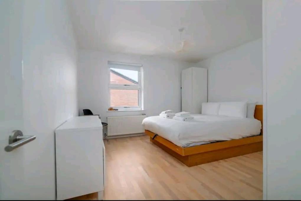 2 Bedroom Canal View, Near Kings Cross & Camden London Exterior photo